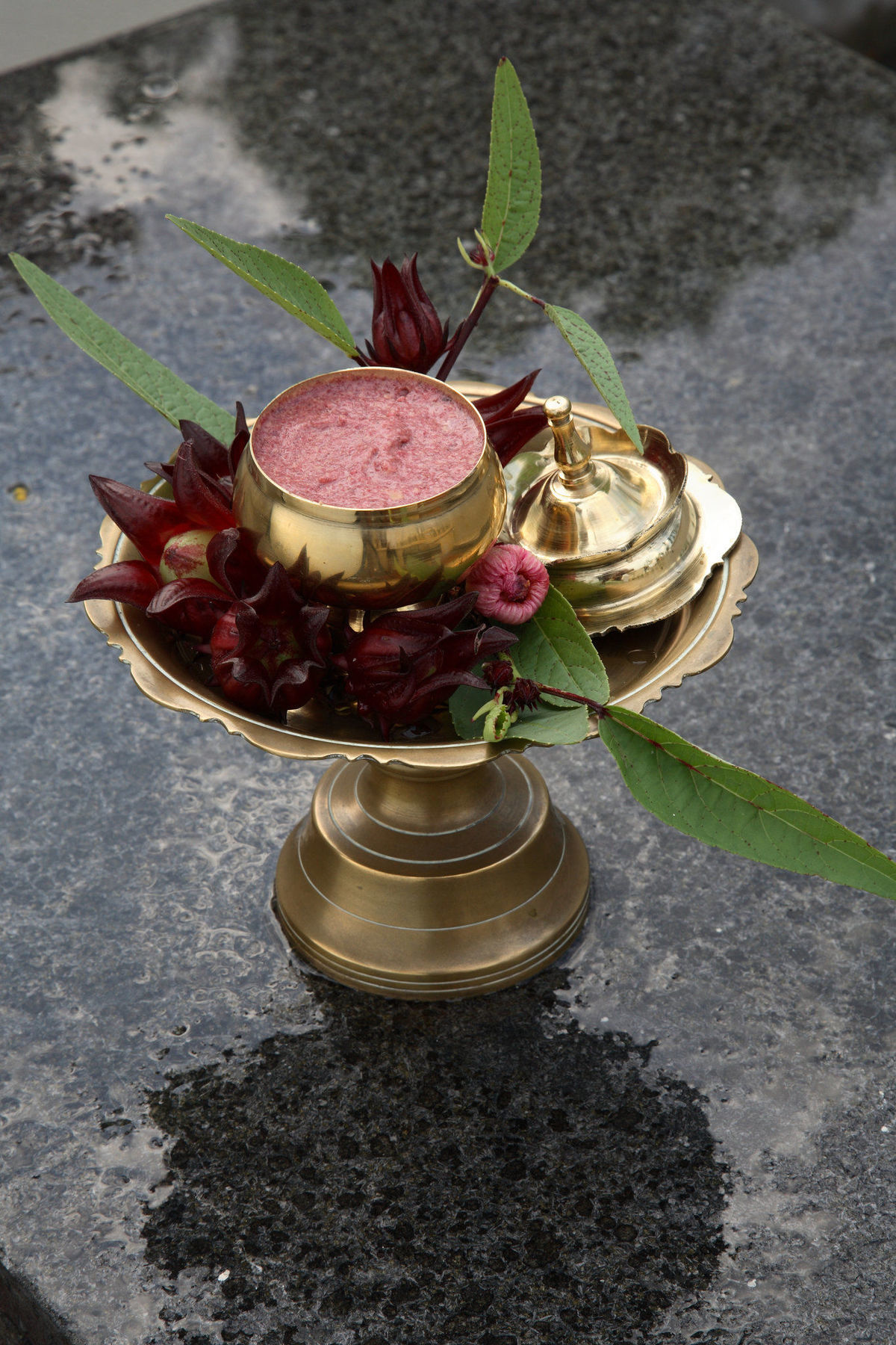 Tanjong Jara Resort, Terengganu - A Small Luxury Hotels Of The World Дунґун Екстер'єр фото A brass thali with a bell, flowers and a pot of halwa