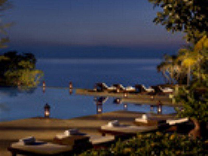 Tanjong Jara Resort, Terengganu - A Small Luxury Hotels Of The World Дунґун Екстер'єр фото View of the beach at the resort