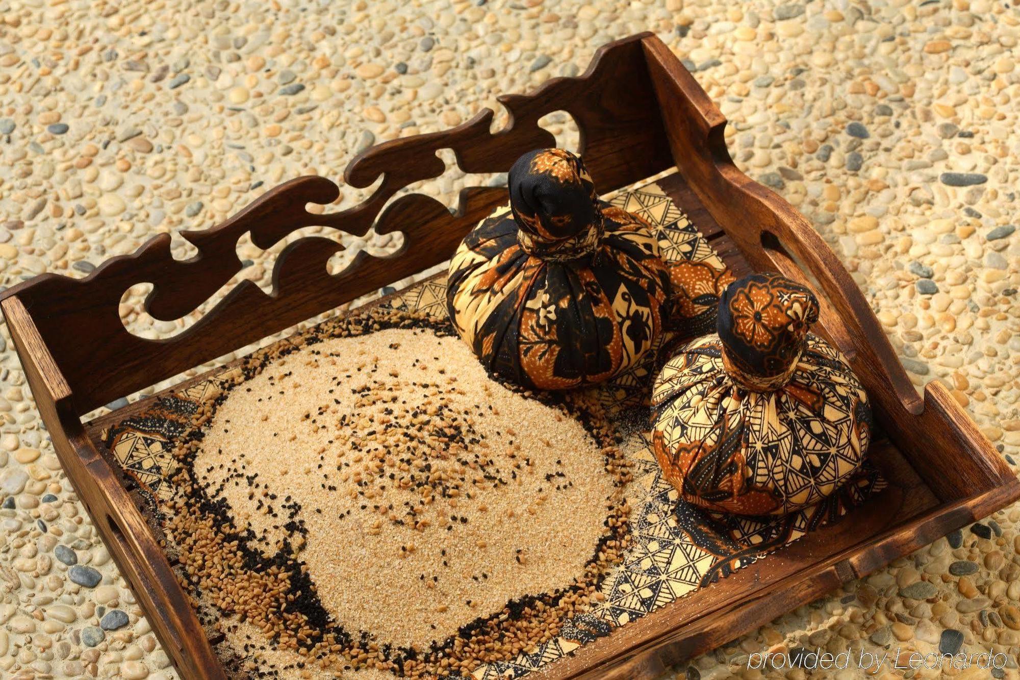 Tanjong Jara Resort, Terengganu - A Small Luxury Hotels Of The World Дунґун Екстер'єр фото A tray of sesame seeds and sesame oil