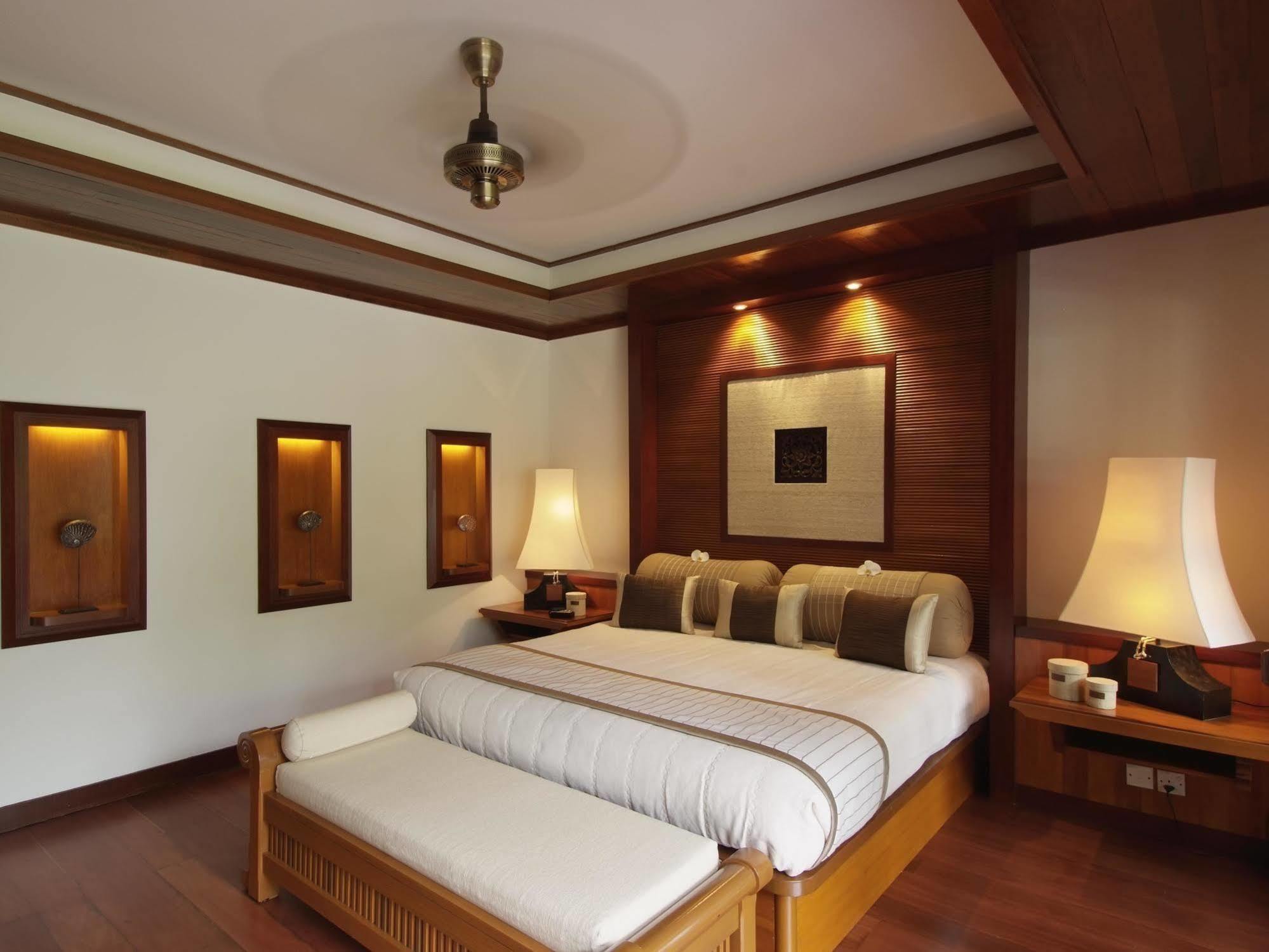 Tanjong Jara Resort, Terengganu - A Small Luxury Hotels Of The World Дунґун Екстер'єр фото A bedroom at the Taj Bengal