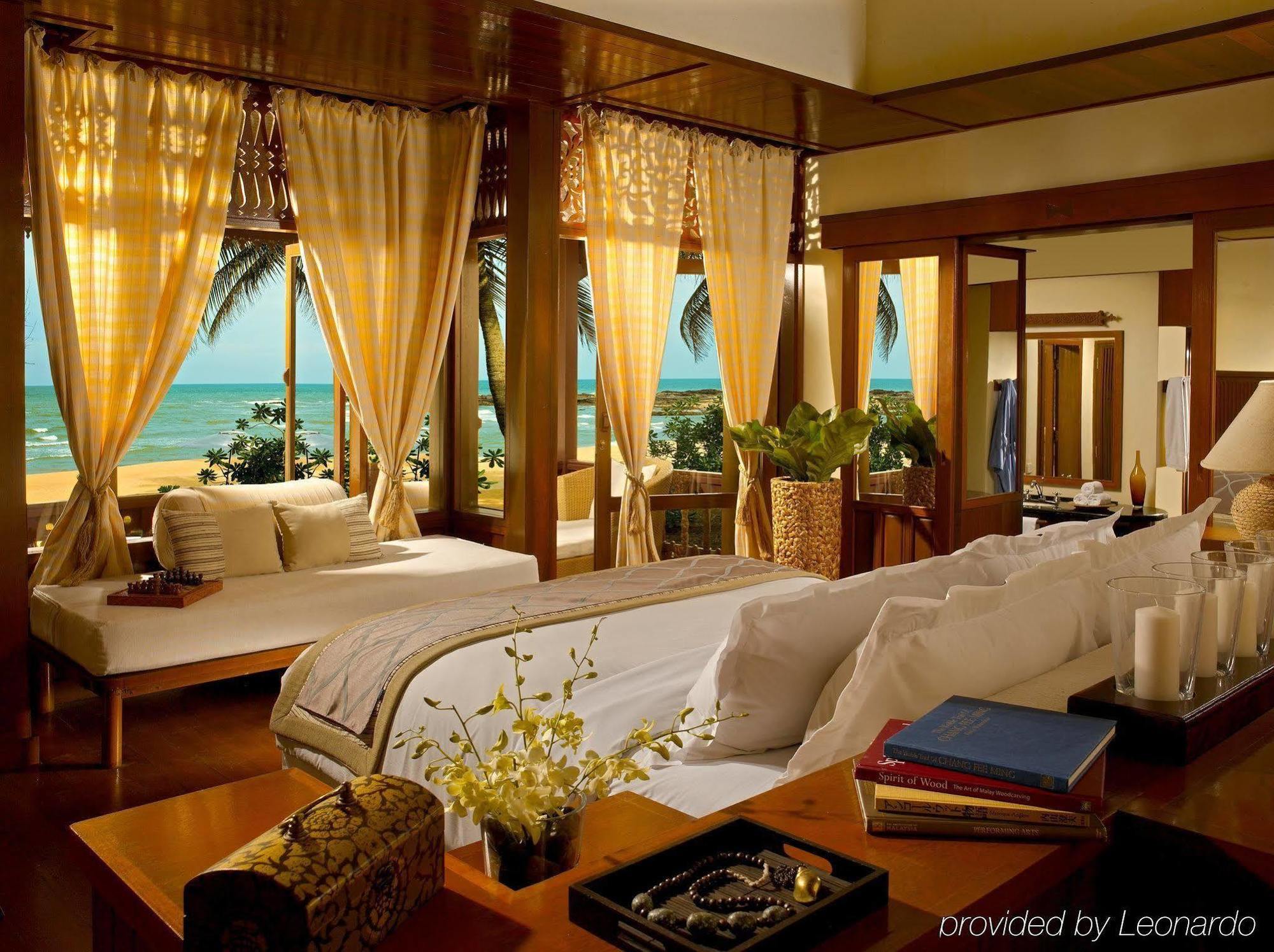 Tanjong Jara Resort, Terengganu - A Small Luxury Hotels Of The World Дунґун Номер фото A bedroom at the Four Seasons Resort